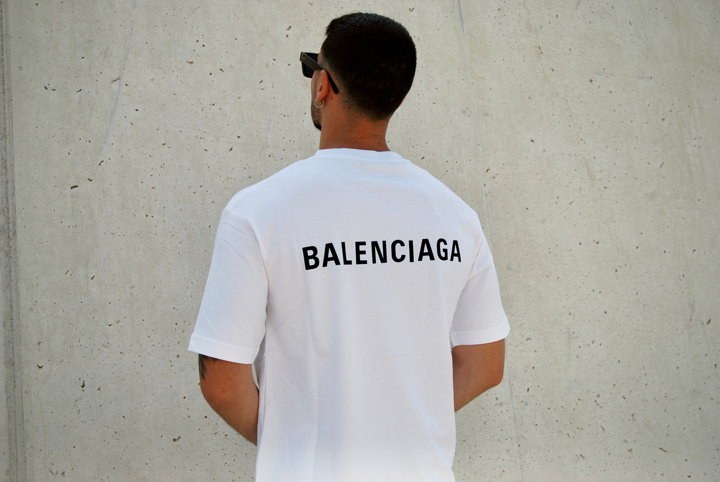 BALENCIAGA - T-SHIRT OVERSIZE BIANCA CON STAMPE