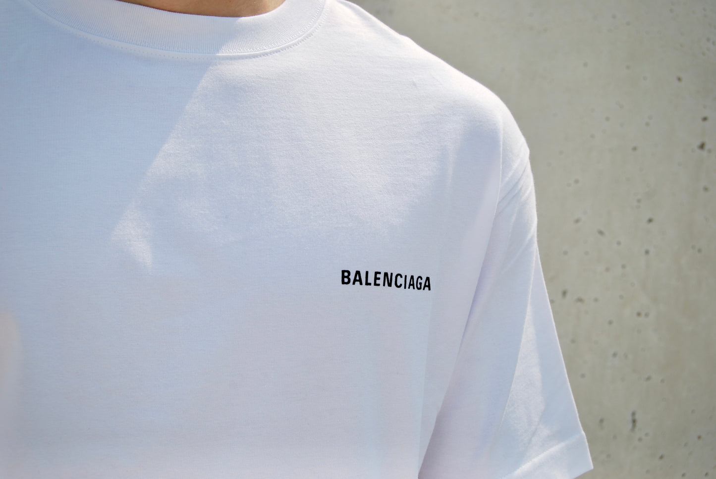 BALENCIAGA - T-SHIRT OVERSIZE BIANCA CON STAMPE